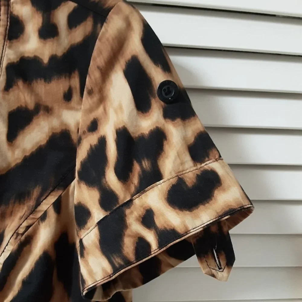 *SOLD* Jones New York Animal Print Adjustable Short Sleeve shirt Petite Medium - Picture 4 of 7